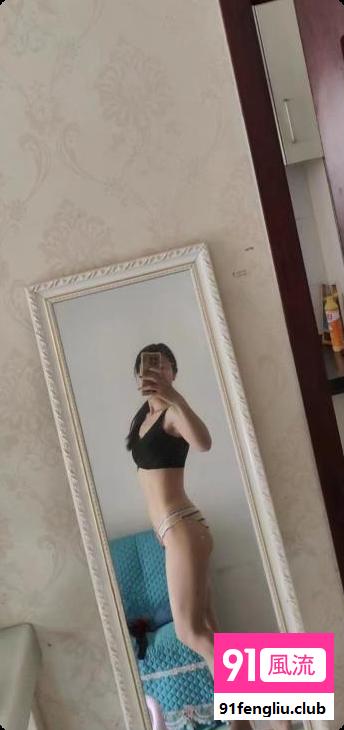 热爱健身的马甲线美女